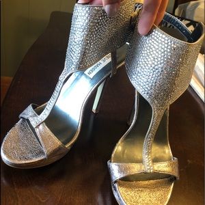 Size 7 | Steve Madden | studded heels